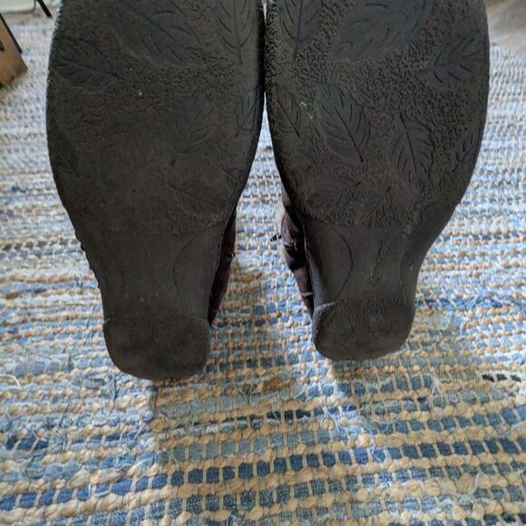 BareTraps Loran Suede Fur Brown Tan Button Ankle Booties 10 Boots Winter - Picture 9 of 12